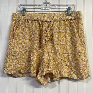 SO Junior's Yellow Floral Ruffle Shorts Flowy Feminine Ditzy Flowers NWT